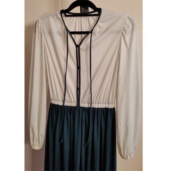 𝅺Vintage one of a kind prairie cottage maxi aprox 6 - Picture 4 of 5